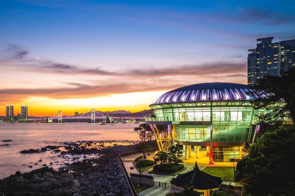 Ramada Encore By Wyndham Busan Haeundae Exterior foto